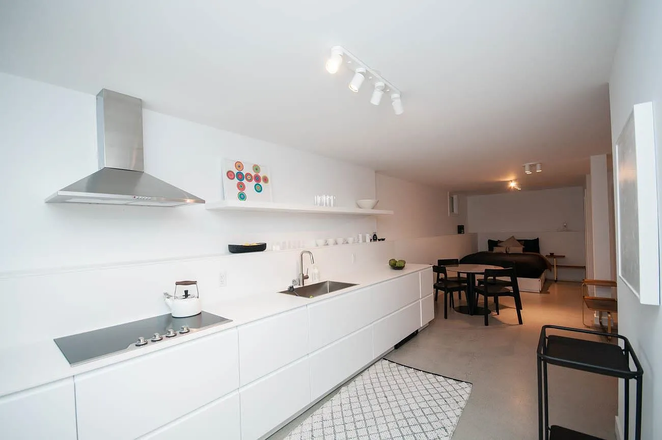 Studio, 800 sqft, $2,400 — Photo 1