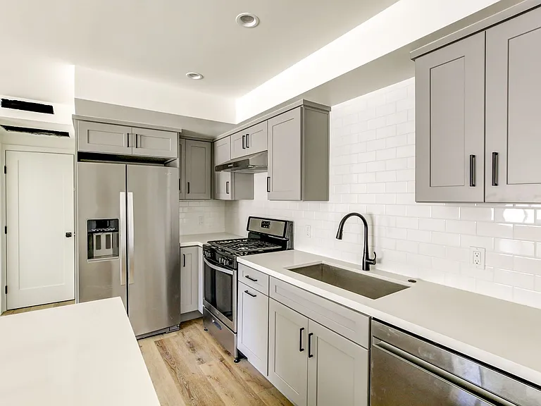 455 N Olive St — Photo 8