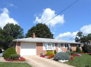 2017 Pineview Dr, York, PA