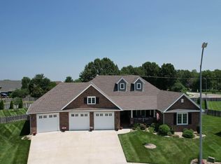 905 E Clare Ct, Nixa, MO 65714