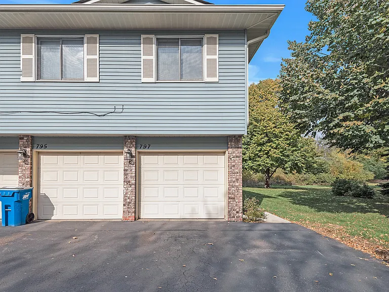 797 Parkside Dr — Photo 23