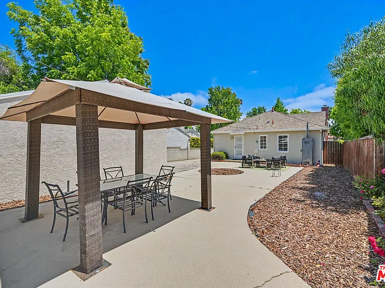 5119 Enfield Ave — Photo 34