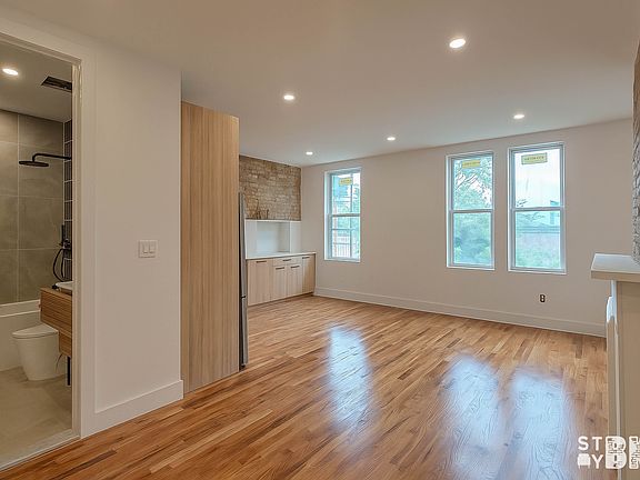 4th image of 275 Nassau Ave #3A