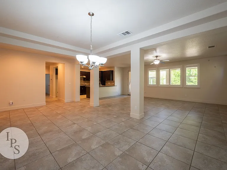 3245 Lexington Ave — Photo 4