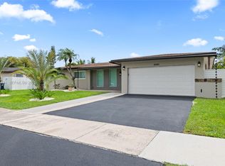 8420 SW 201st St, Cutler Bay, FL 33189