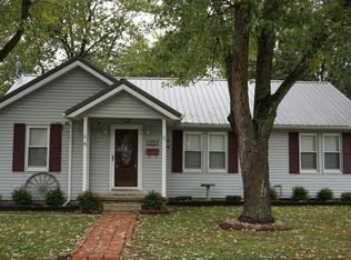 228 N Illinois Ave, Salem, IL 62881