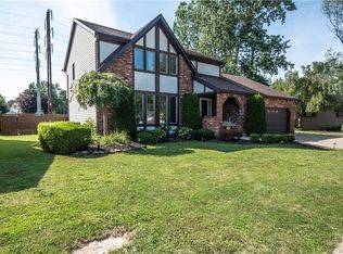 968 Thomas Fox Dr E, North Tonawanda, NY 14120