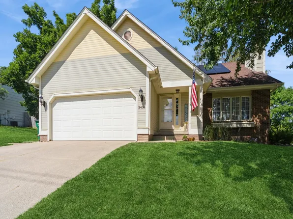 2404 Rocklyn Dr, Urbandale, IA 50322