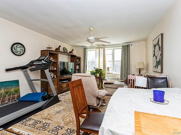 5th image of 25 Franklin Avenue #2A