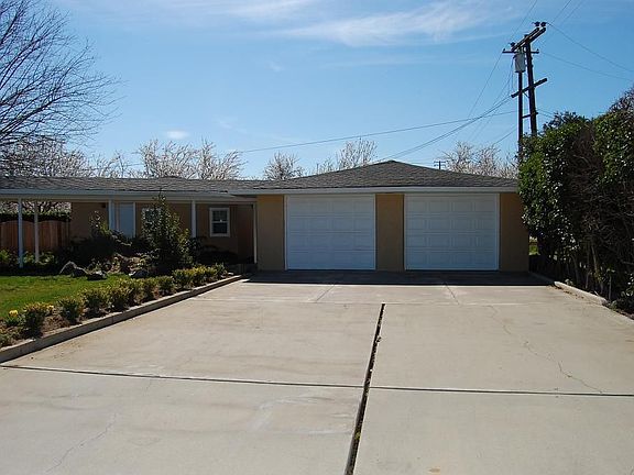 Detached 2 car garage w/ tons of storage
