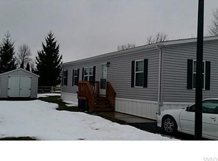 257 Crestwood Dr, Lockport, NY 14094