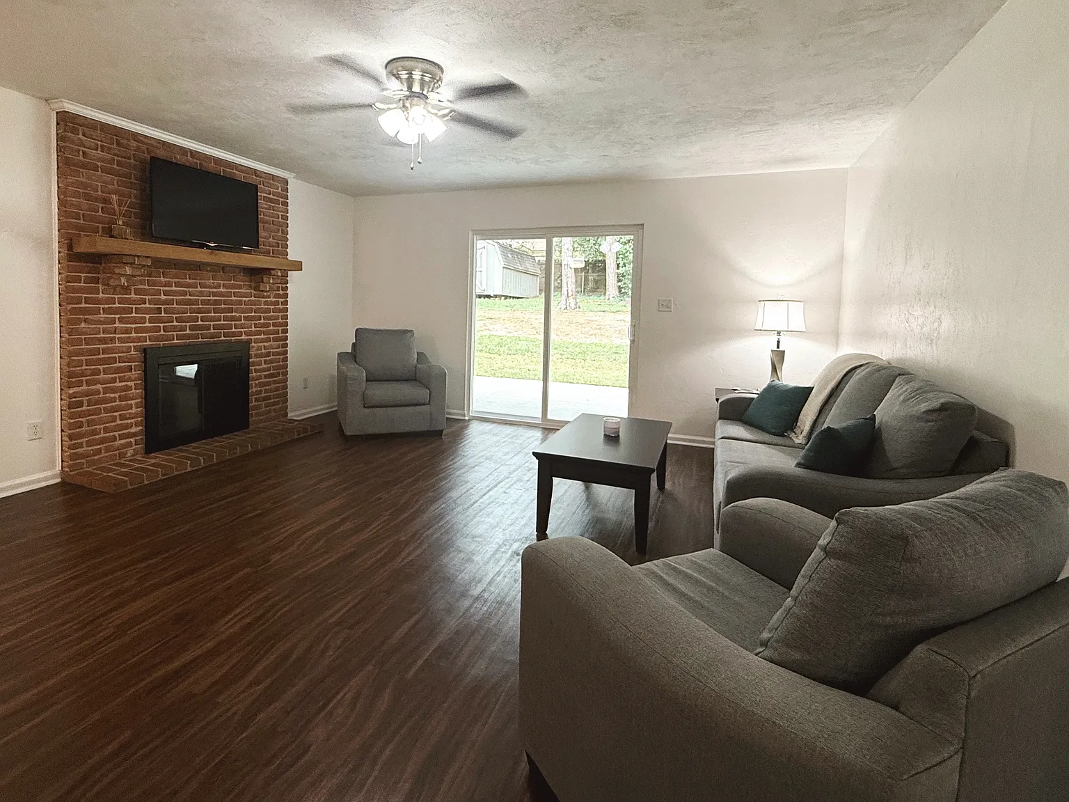 4 bed, 1860 sqft, $2,500 — Photo 4