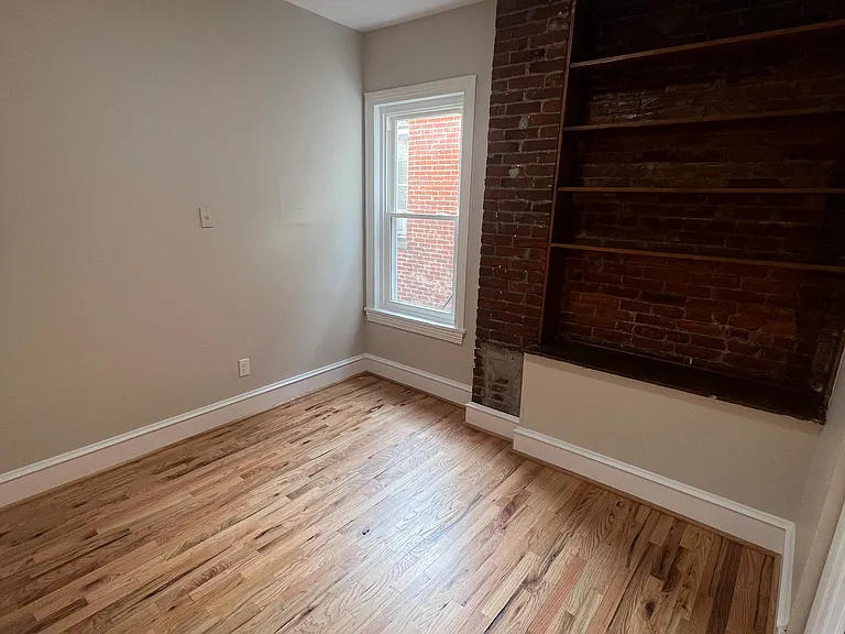1422 N Van Buren St #2 — Photo 6