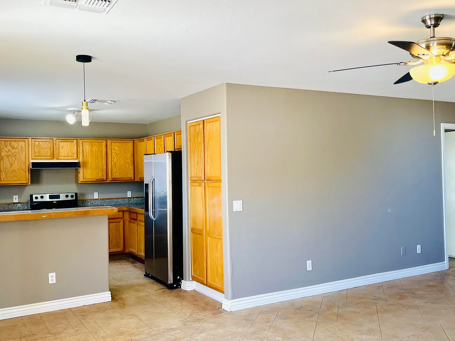 4 bed, 2.0 bath, 1846 sqft, $2,200 — Photo 3