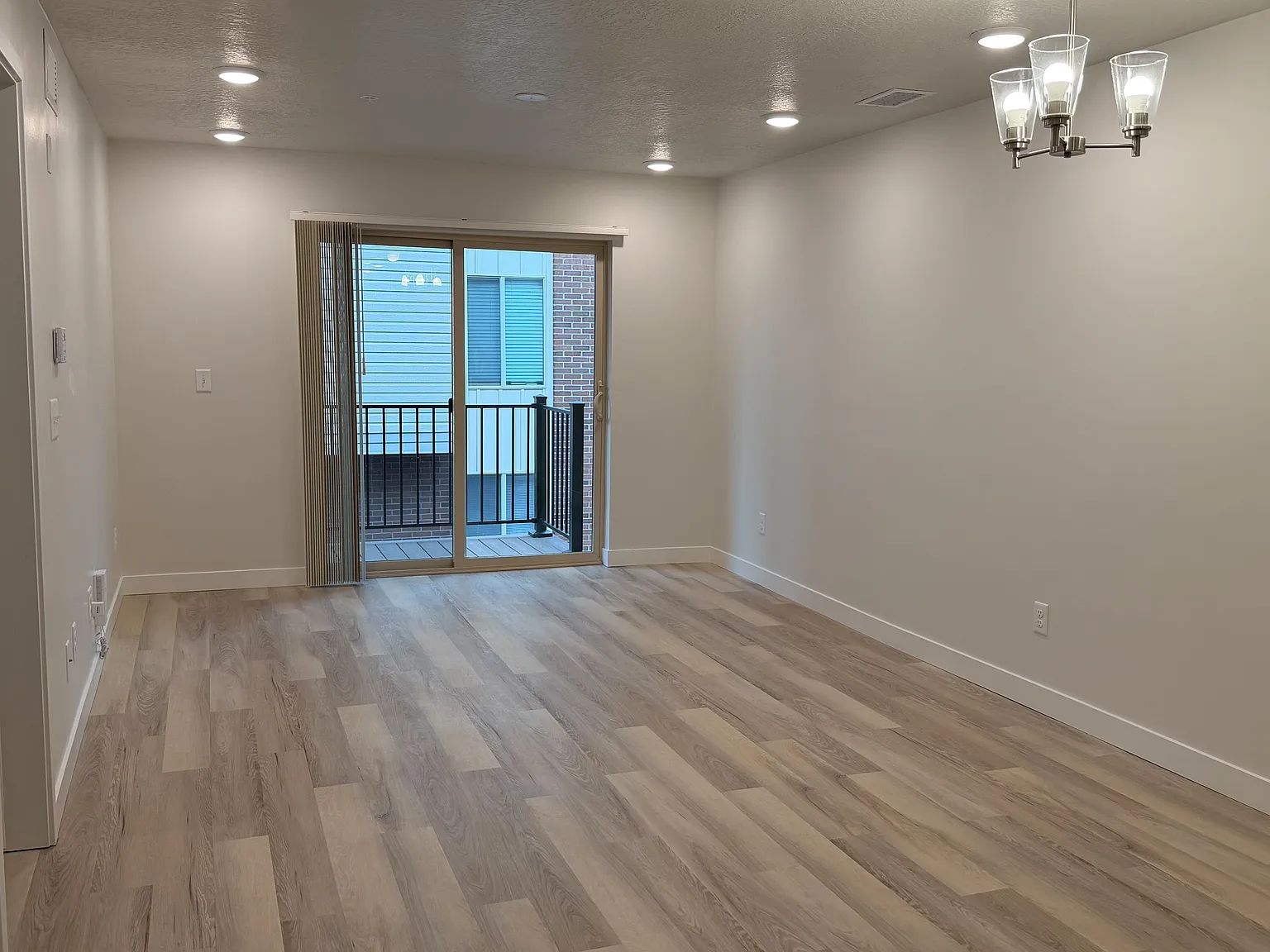1 bed, 800 sqft, $1,600 — Photo 2