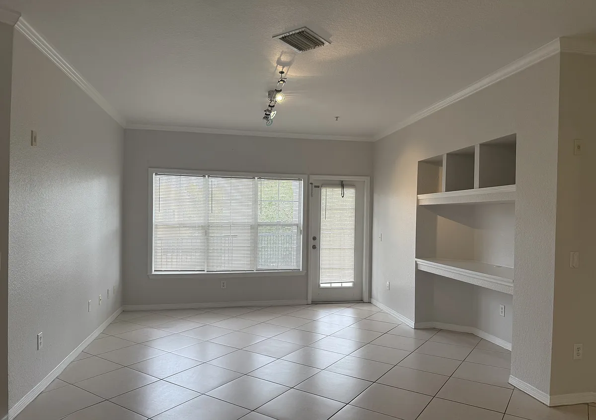 Building Photo - 3621 Conroy Rd #737
