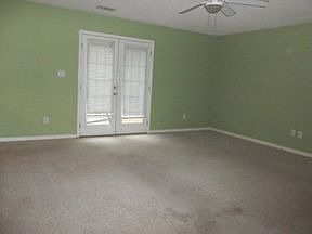 4th image of 121 Shady Cedar Ln