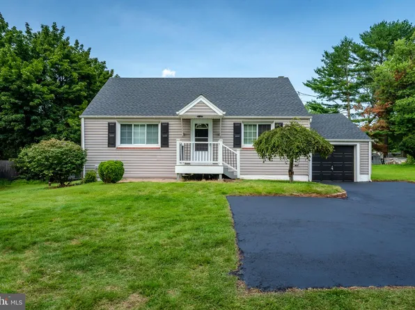 955 Bridge Rd, Collegeville, PA 19426