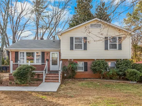 3826 Barkwood Dr, Winston Salem, NC 27105
