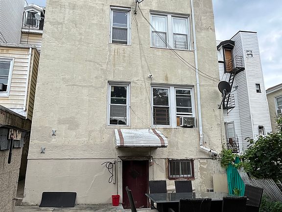 2nd image of 157 Waverly St Floor Basement