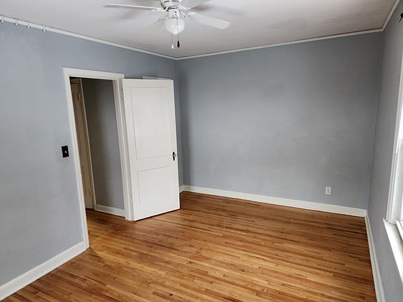 4th image of 829 Brown Ave