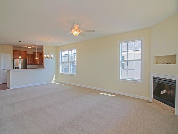 5th image of 51 Windgate Cir #201