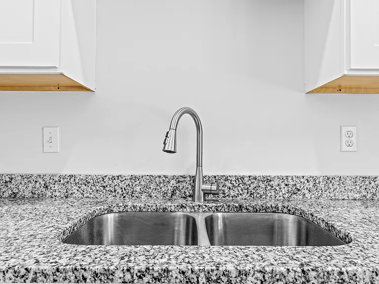 1213 N Chamberlain Ave — Photo 10