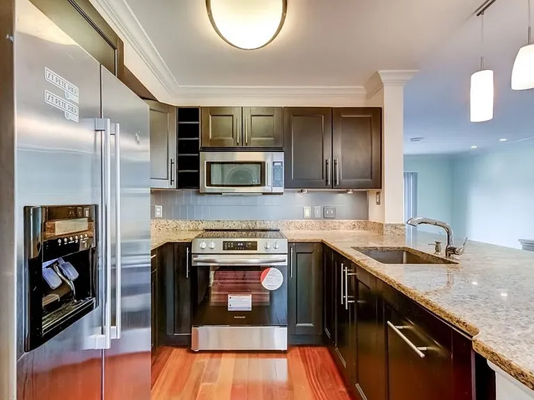 115 112th Ave NE #618 — Photo 8