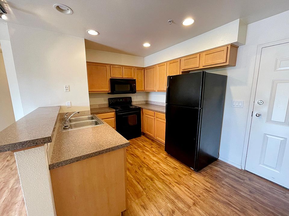 1st image of 422 NE Maiden Ln APT 5