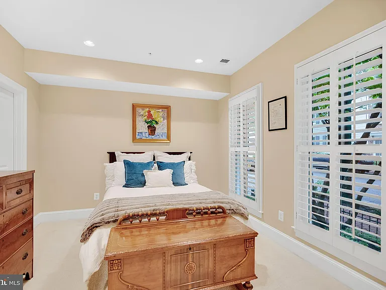 714 Bracey Ln — Photo 6
