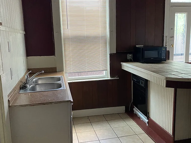 2333 Victor St — Photo 40