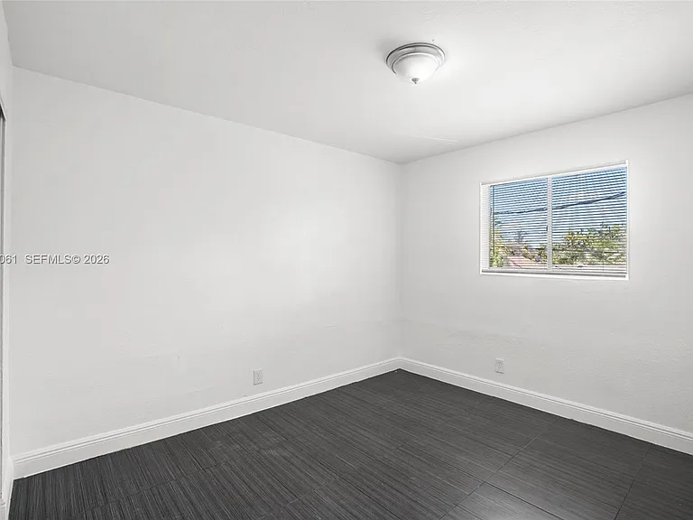 37 SW 14th St #10 — Photo 8