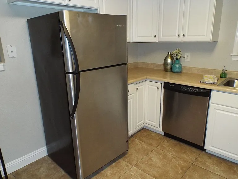 0605 - 303 Hickory St — Photo 5