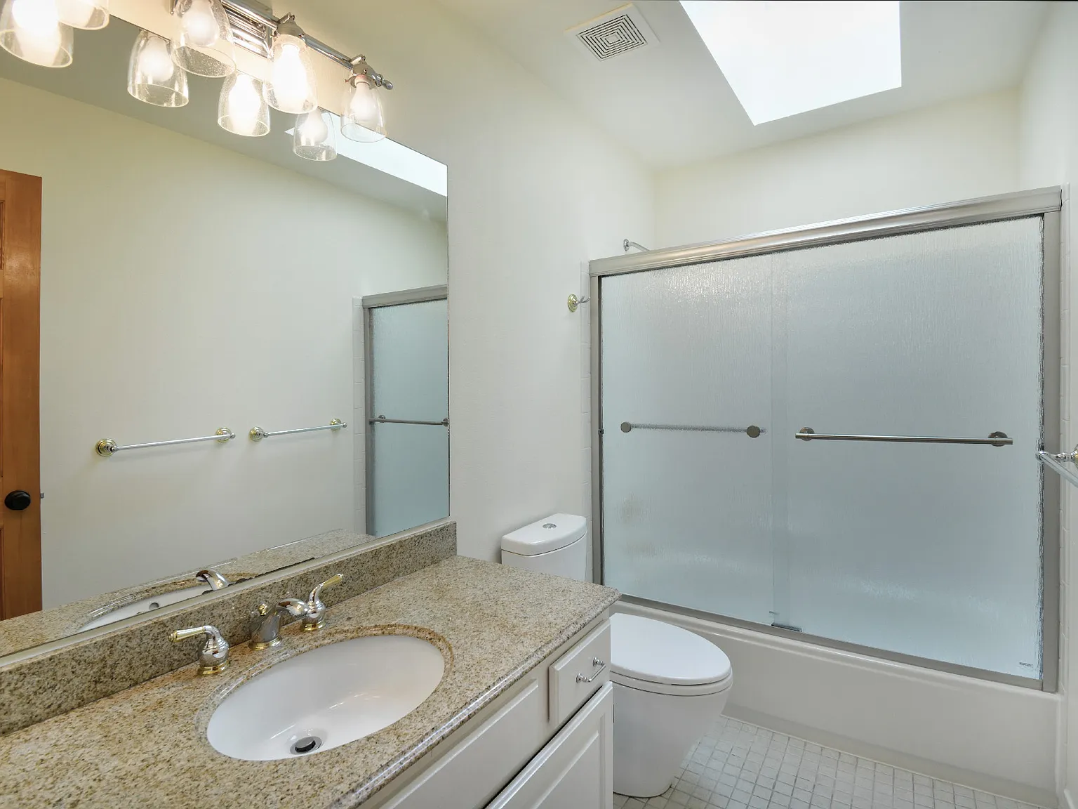 5 bed, 3.5 bath, 3795 sqft, $3,200 — Photo 4