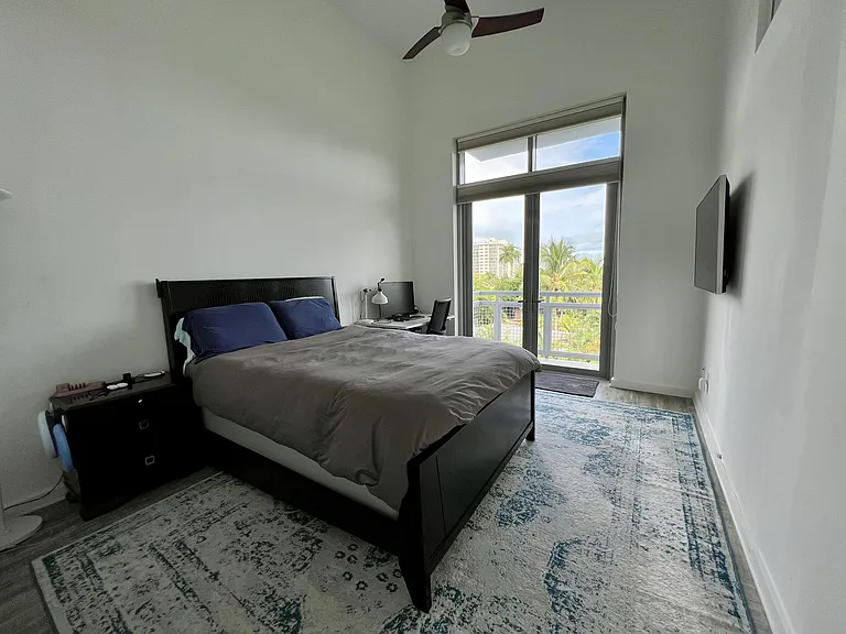 335 SE 6th Ave #402 — Photo 7