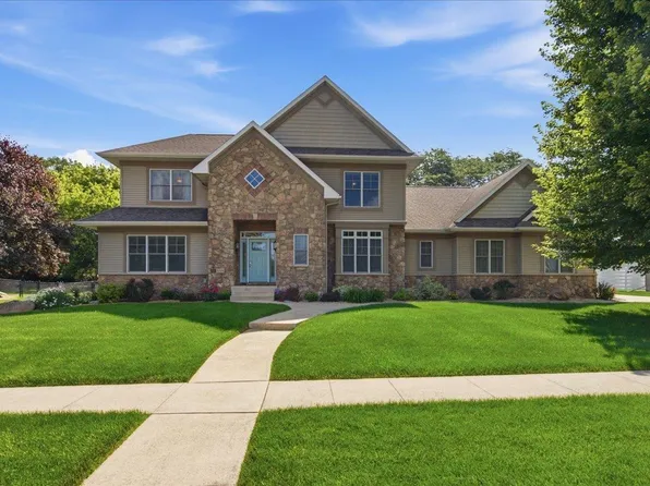 1119 Lakeview Dr, Cedar Falls, IA 50613