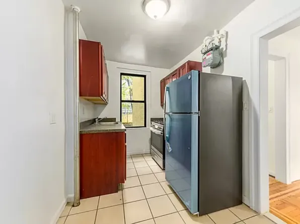 1326 Riverside Drive image 2 of 5