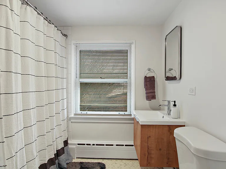 1516 Lee St — Photo 71