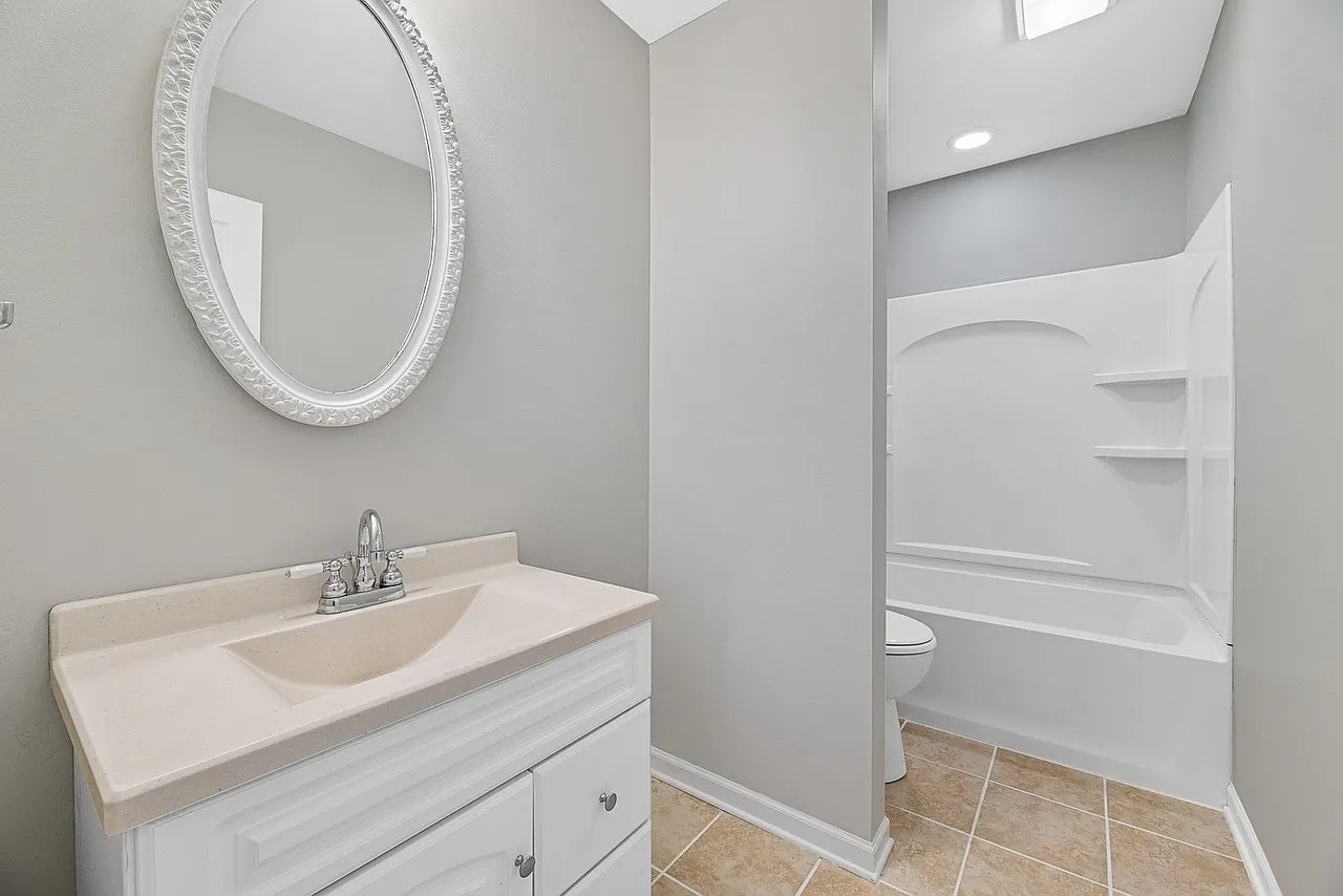 2 bed, 1.5 bath, 1100 sqft, $2,200 — Photo 3