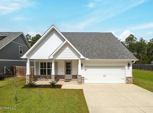 223 Madison Place Dr, Ocean Springs, MS 39564