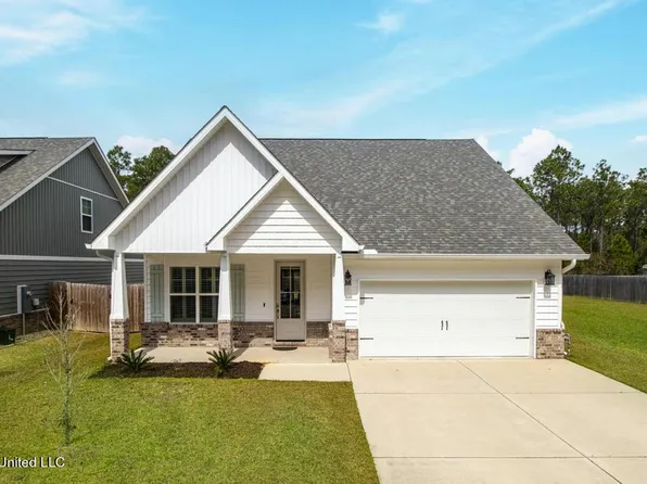 223 Madison Place Dr, Ocean Springs, MS 39564
