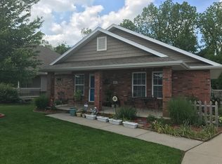 1227 E McClernon St, Springfield, MO 65803