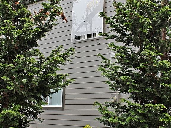 5th image of 9222 N Lombard St APT 15