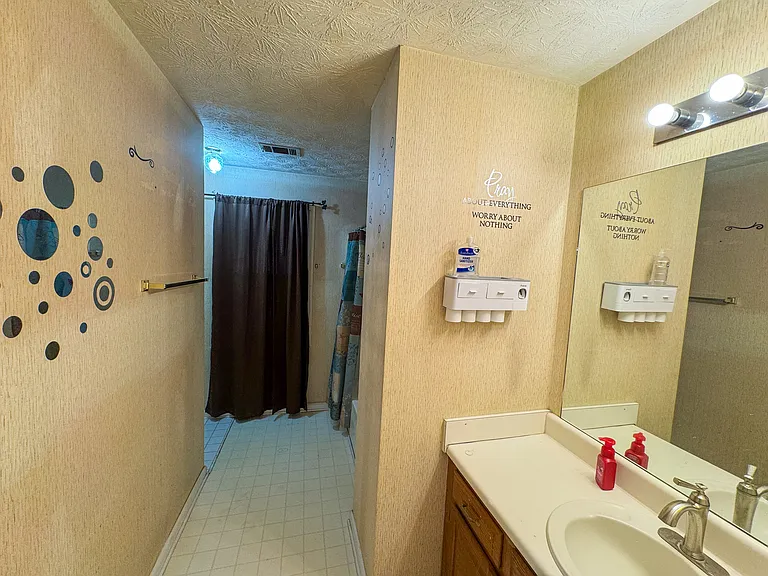 2333 Martingale Ln — Photo 10