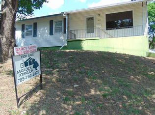 1613 Thompson Dr, Junction City, KS 66441