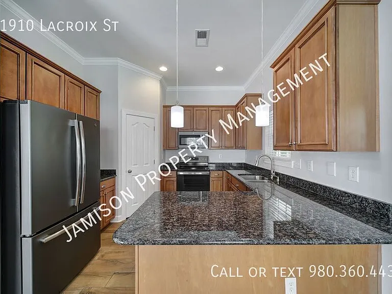 11910 Lacroix St — Photo 8
