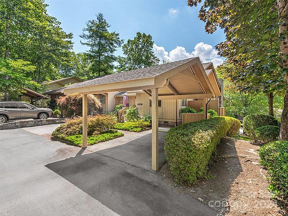 2nd image of 504 Water Oak Ln