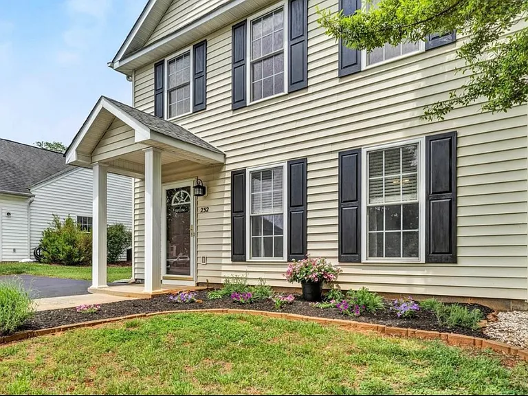 232 Towne Crier Rd — Photo 3
