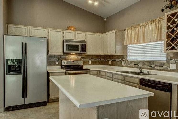 1st image of 2906 W Ross Ave Room 2