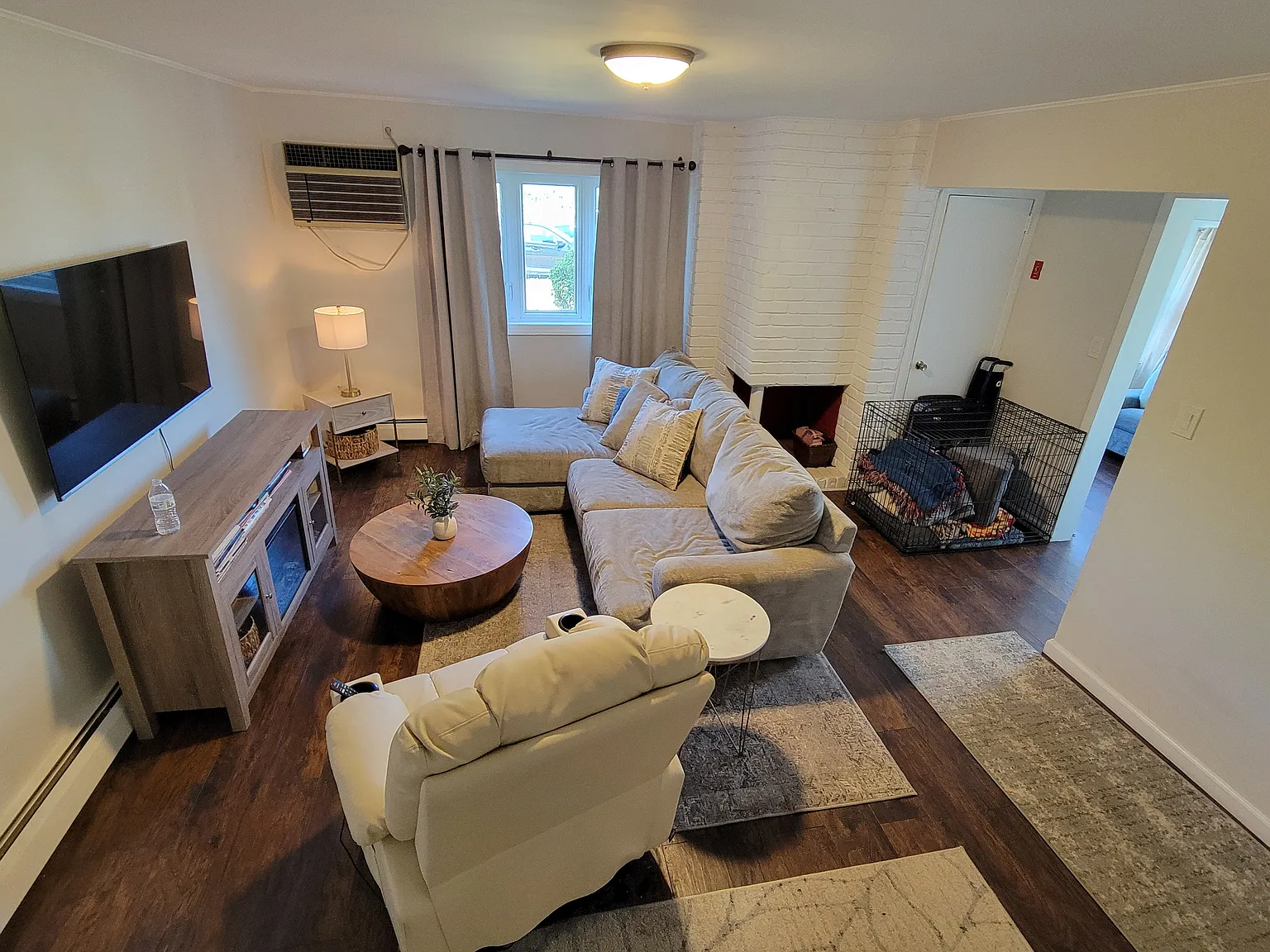 4 bed, 1.0 bath, $3,400 — Photo 1